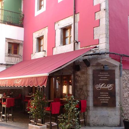 Pension Arbidel Ribadesella Bagian luar foto